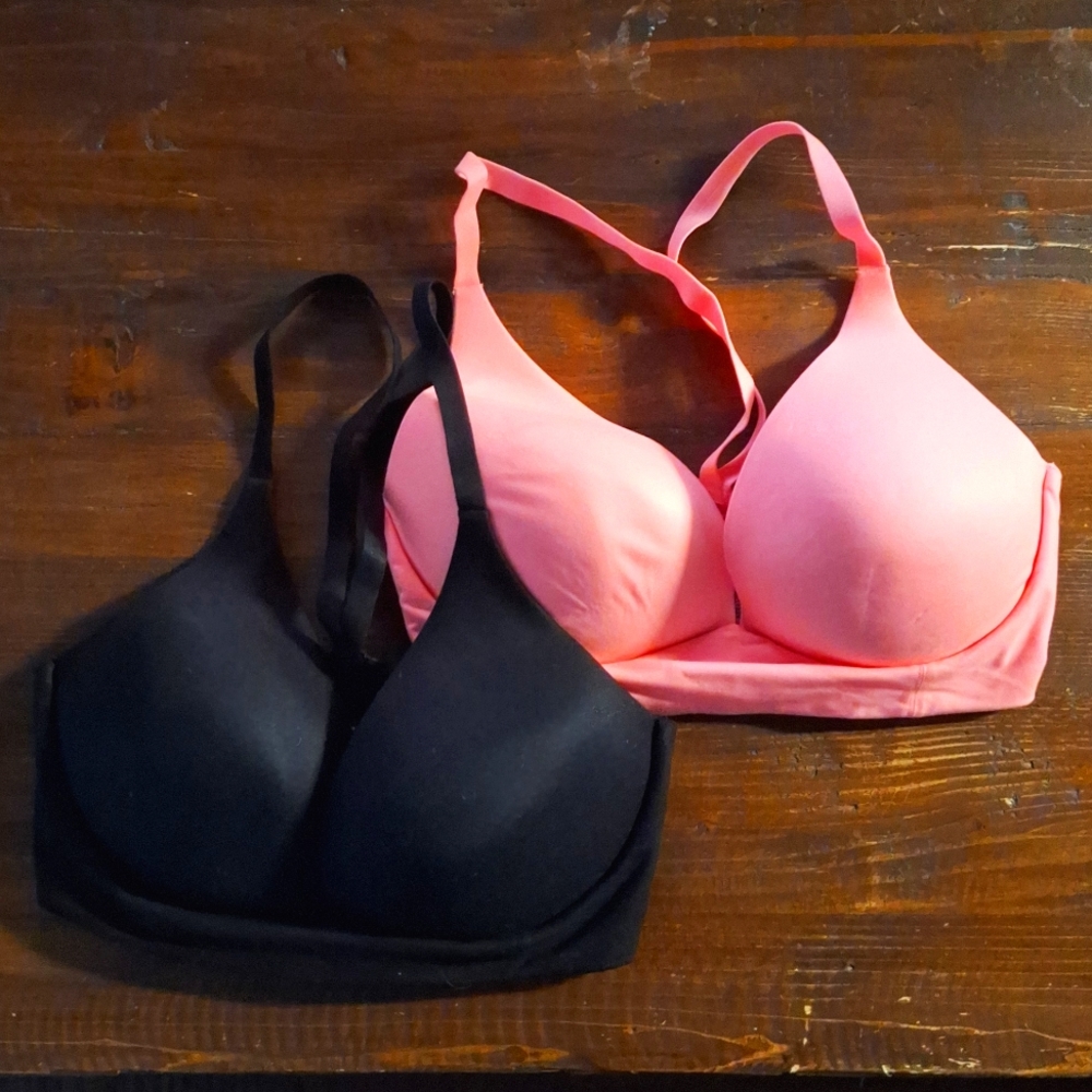 Lot of 2 Victoria's Secret Lightly Lined Plunge Pullover Wireless Bras 32DD
